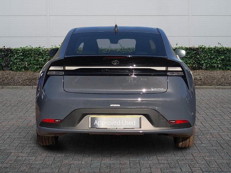 Usado Toyota Prius Design 2025 Gris Utilitario