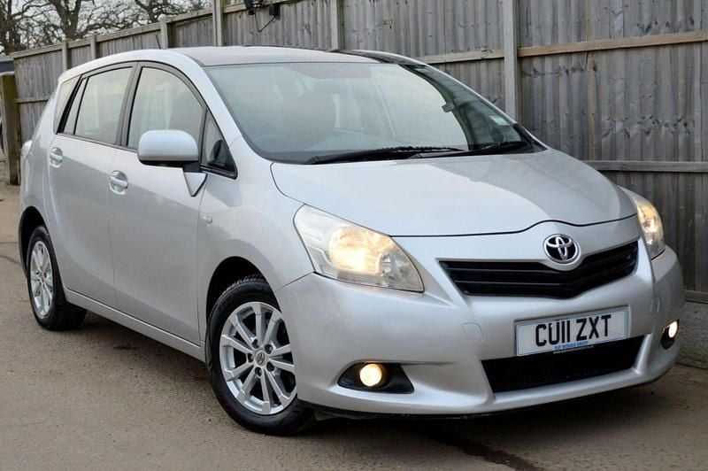 Silver Used 2011 Toyota Verso Multidrive S MPV | £5,449 (Fair price) - Image 1/4