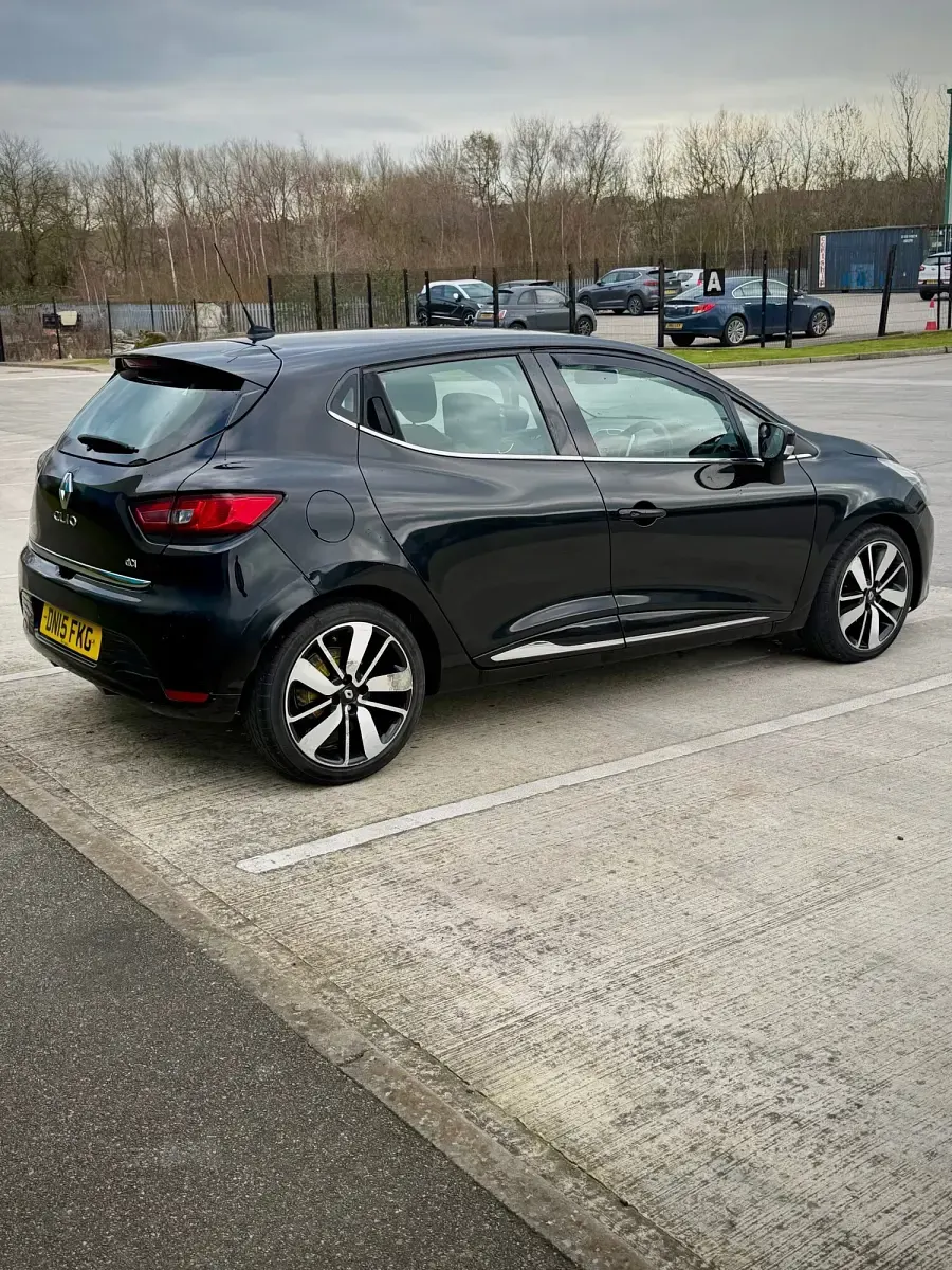 Used Renault Clio Dynamique 90 HP (66 kW) 2015 Black Hatchback