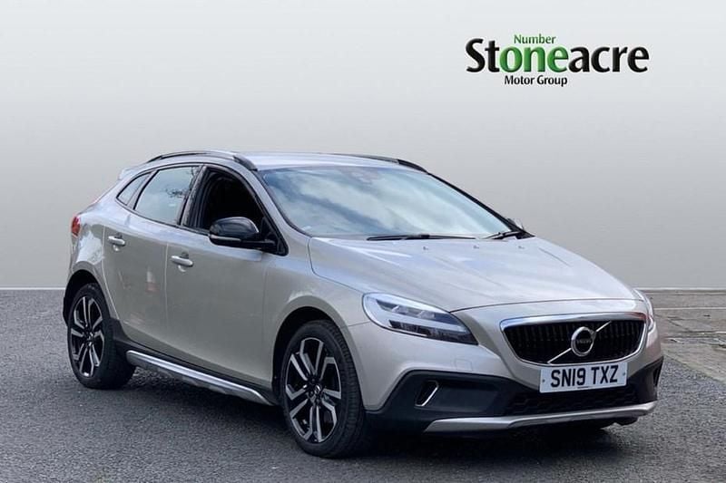 Used Volvo V40 CC Pro 152 HP (111 kW) 2019 Estate