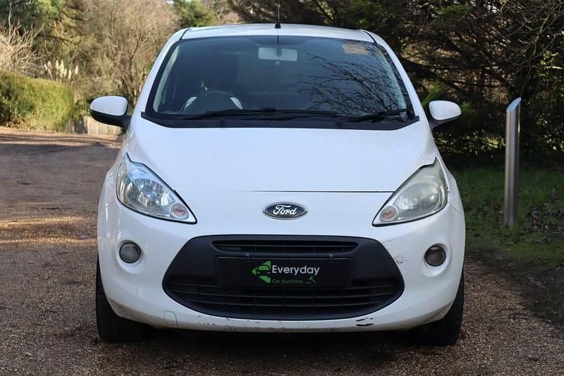 Used Ford Ka Titanium 69 HP (50 kW) 2012 White Hatchback
