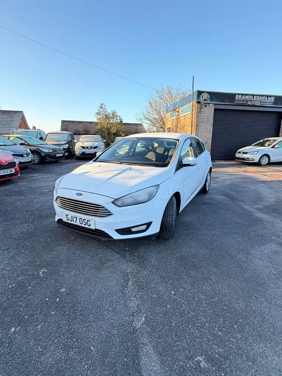 Used Ford Focus Zetec 2017 White Hatchback