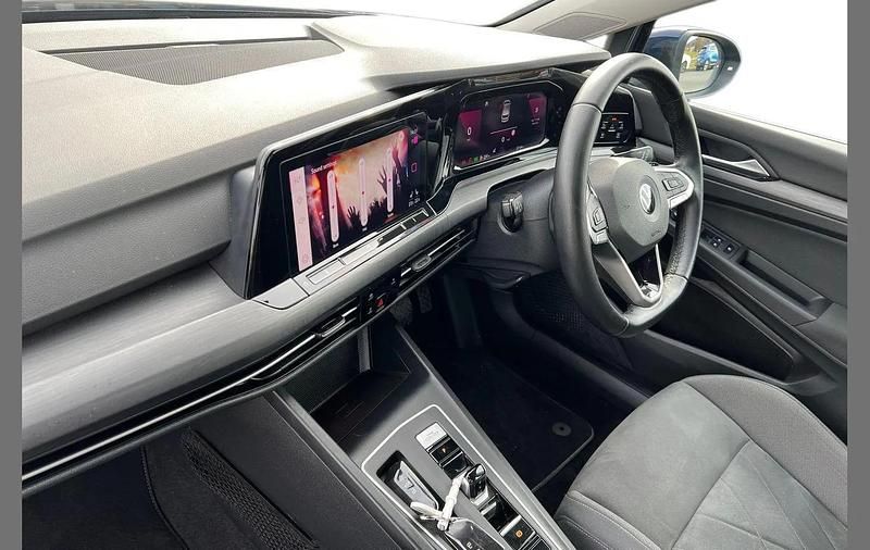 Second-hand VW Golf VIII Style 147 CP (108 kW) 2021 Albastru Hatchback