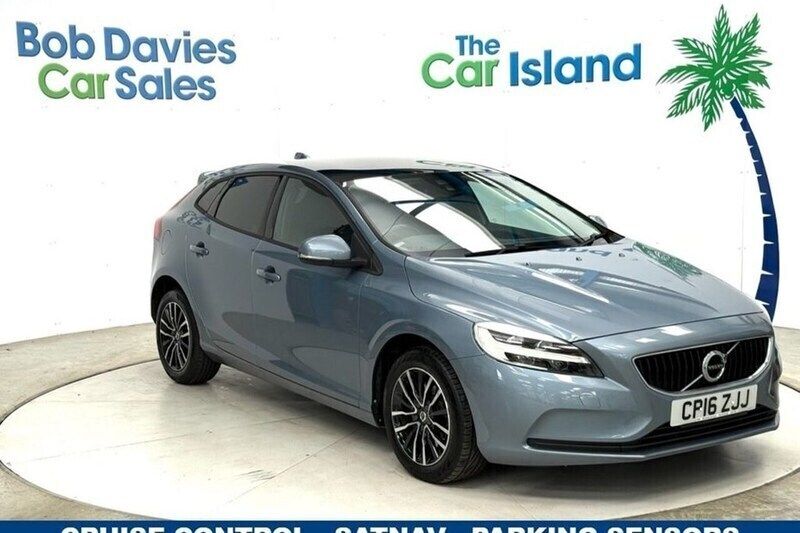 Blue Used 2016 Volvo V40 Momentum Estate | £8,850 (Fair price) - Image 1/1