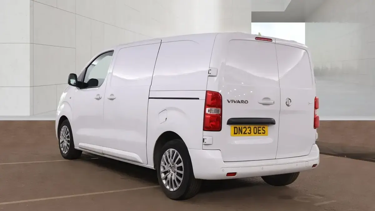Used Vauxhall Vivaro 120 HP (88 kW) 2023 White MPV
