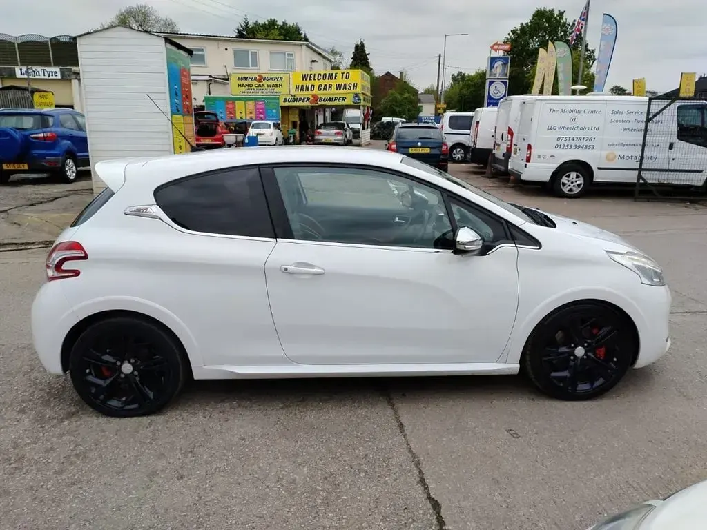 Usado Peugeot 208 GTi 200 HP (147 kW) 2013 Branco Citadino