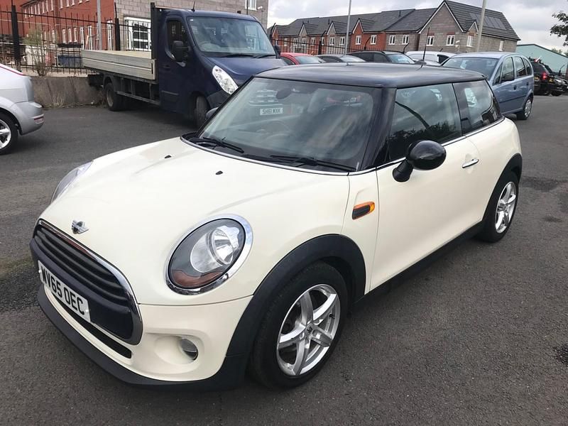 White Used 2015 Mini Cooper D Hatch Hatchback | £2,995 (Good price) - Image 1/4