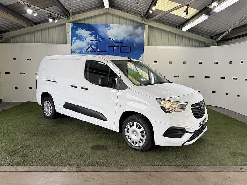 White Used 2020 Vauxhall Combo Sportive MPV | £6,590 (Fair price) - Image 1/4