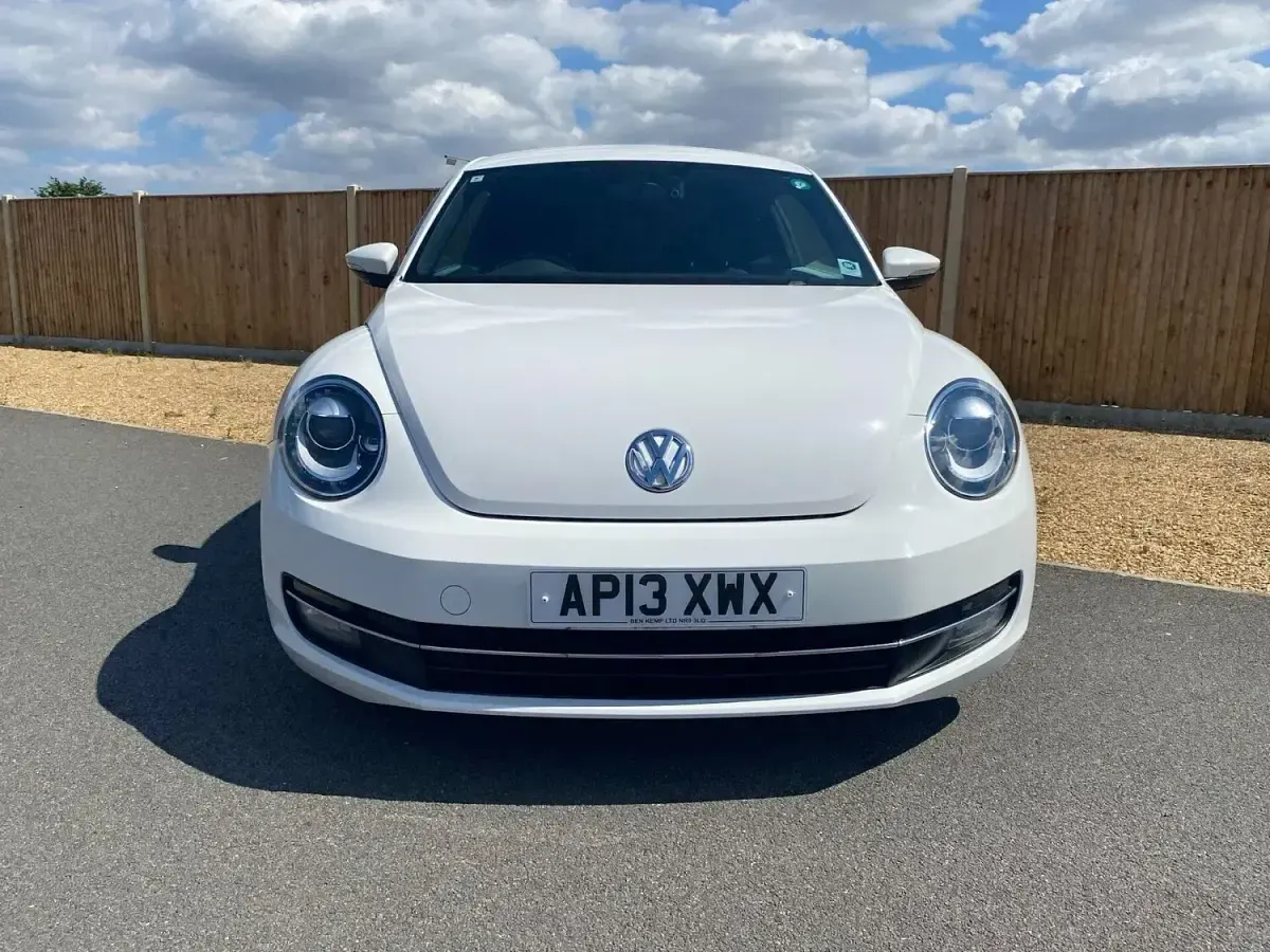 Used VW Beetle Design 105 HP (77 kW) 2013 White Hatchback