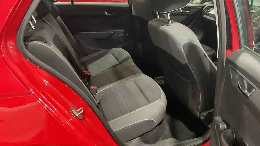 Used Skoda Fabia Colour Edition 75 HP (55 kW) 2018 Red Hatchback