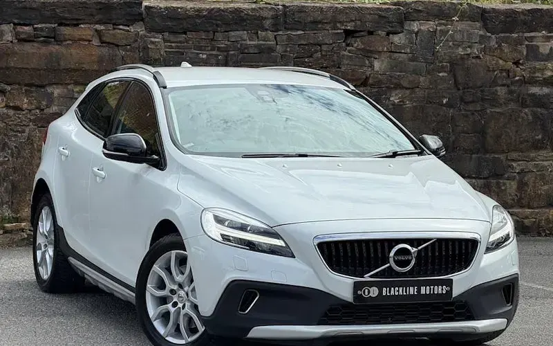 Used Volvo V40 Pro 120 HP (88 kW) 2018 Hatchback