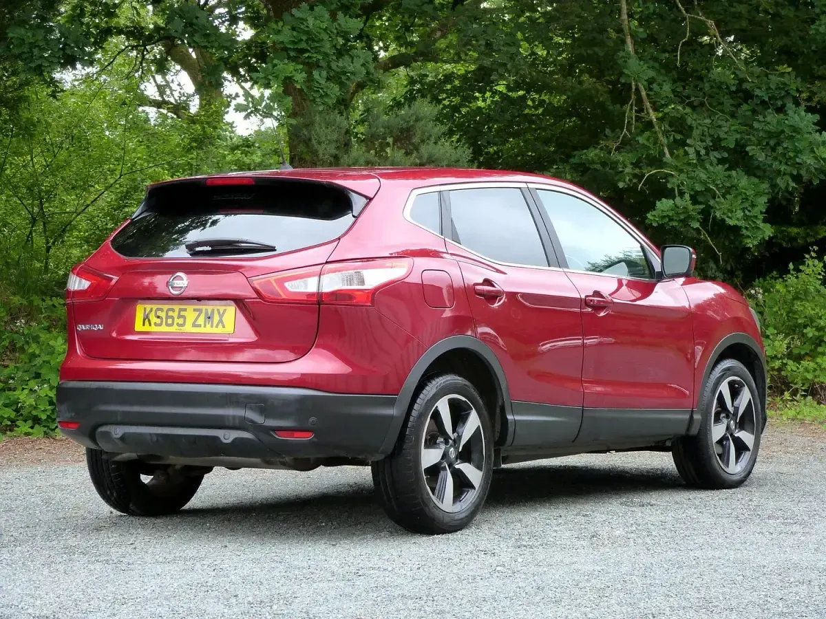 Used Nissan Qashqai N-TEC 130 HP (95 kW) 2016 Red SUV