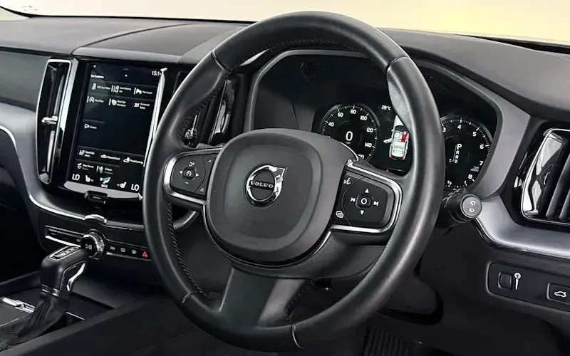 Used Volvo XC60 190 HP (139 kW) 2019 Blue SUV