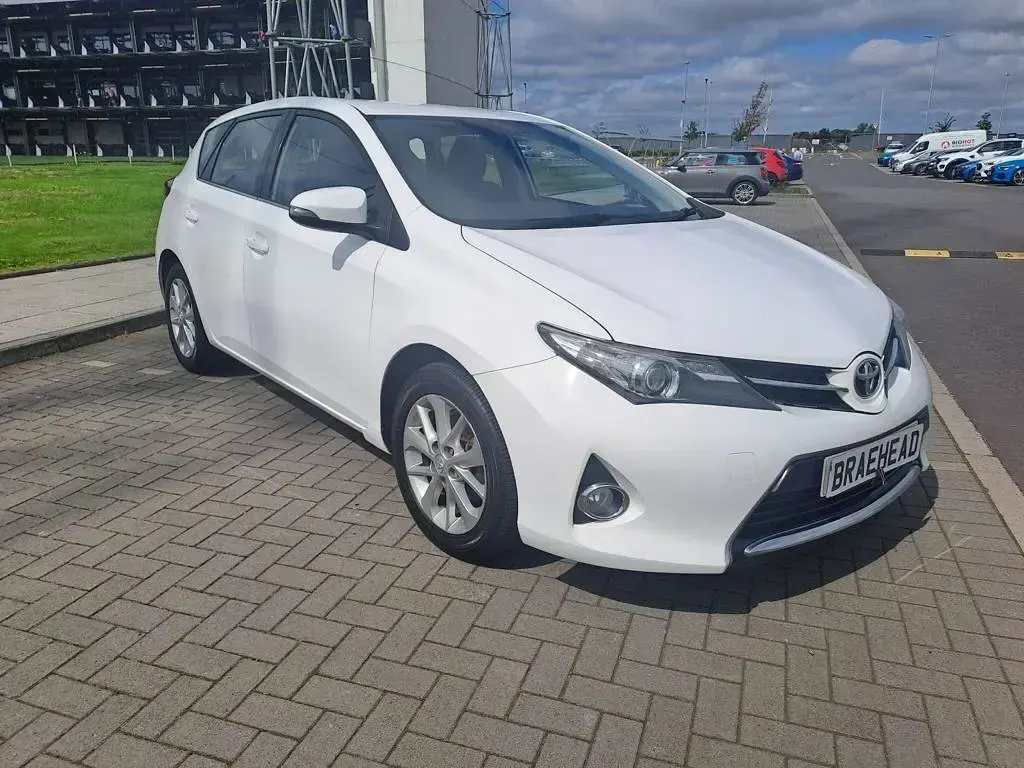 Used Toyota Auris 132 HP (97 kW) 2013 Hatchback