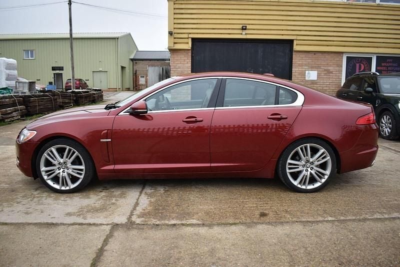 Begagnad Jaguar XF Portfolio 2011 Röd Sedan