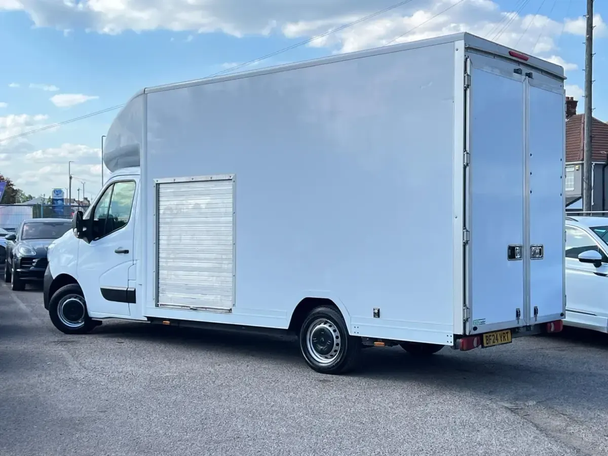 Gebraucht Renault Master Business 135 PS (99 kW) 2024 Weiß Van / Kleinbus