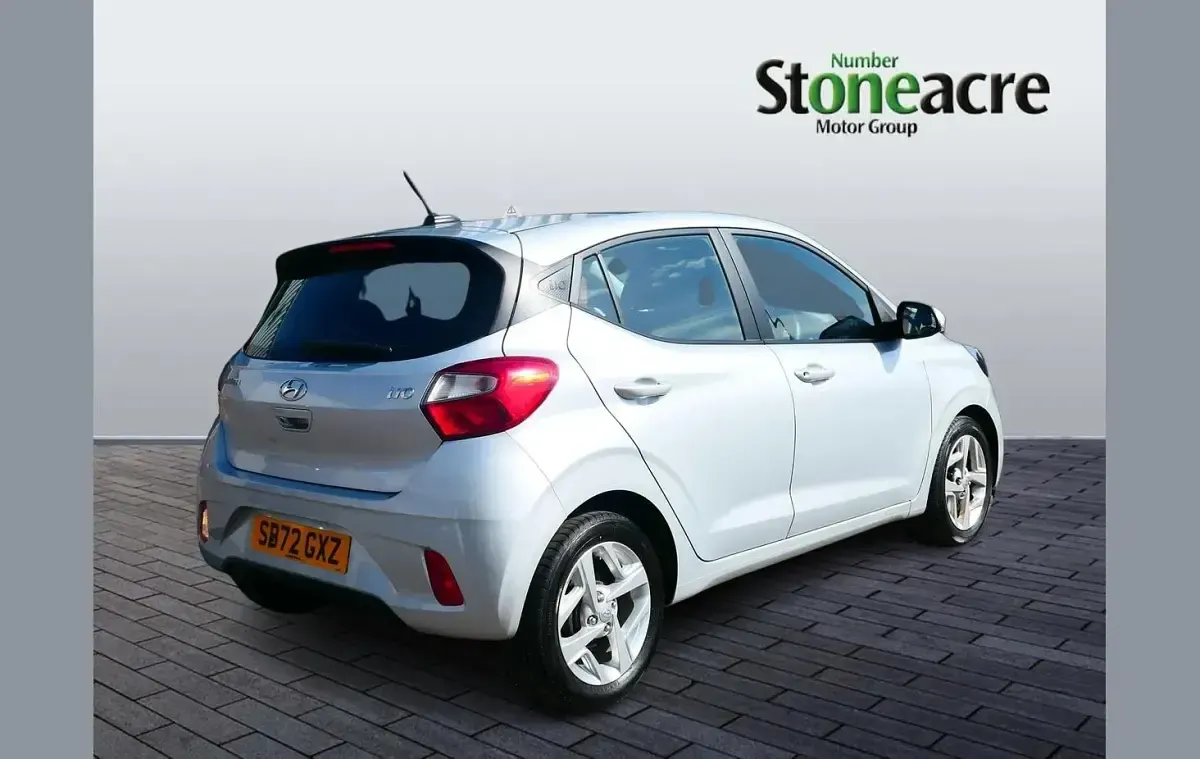 Used Hyundai i10 SE 67 HP (49 kW) 2023 Silver Hatchback