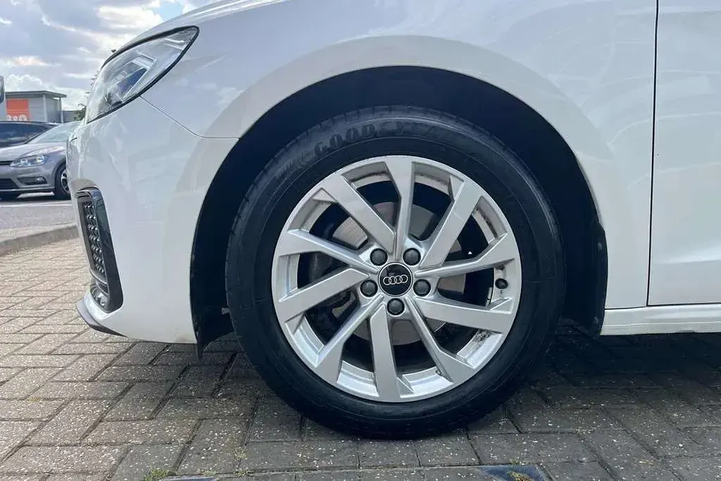 Käytetty Audi A1 Sport 113 HP (83 kW) 2024 Valkoinen Katumaasturi