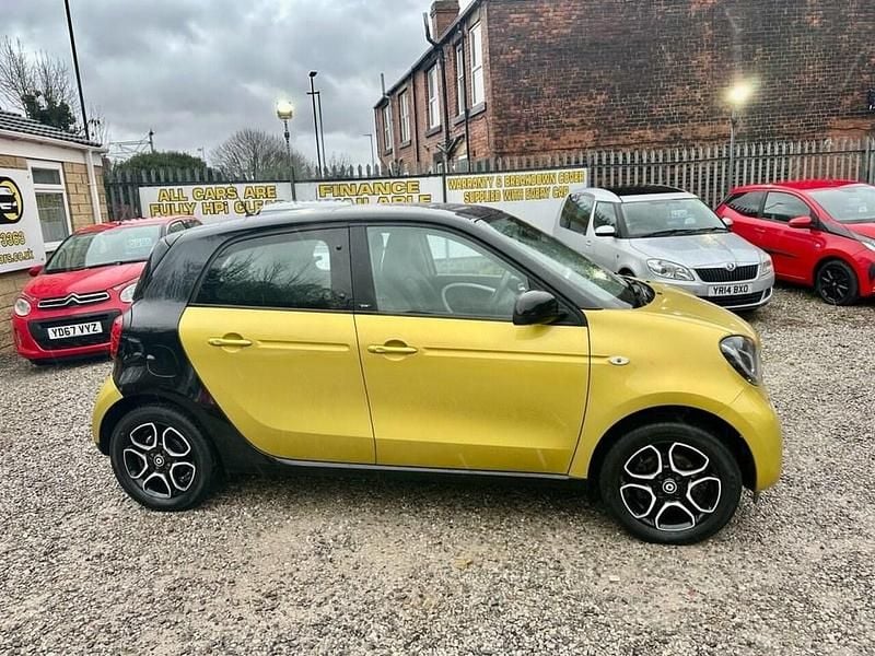 Used Smart ForFour Premium 90 HP (66 kW) 2015 Yellow Hatchback