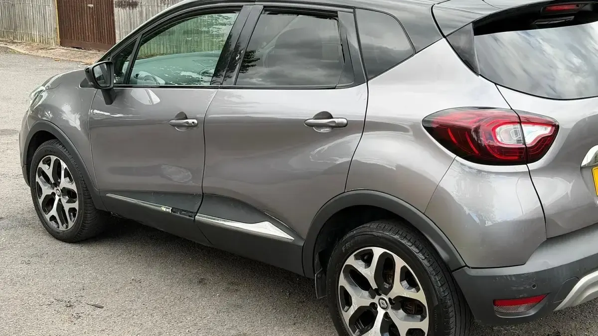 Used Renault Captur Dynamique 90 HP (66 kW) 2017 Grey/black SUV