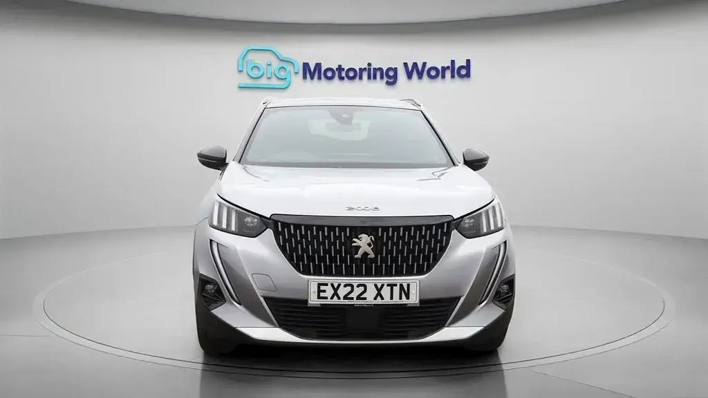 Gebraucht Peugeot 2008 Premium 130 PS (95 kW) 2022 Grau SUV