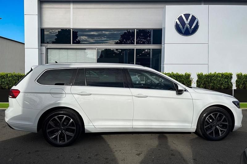 Used VW Passat SEL 150 HP (110 kW) 2020 White Estate