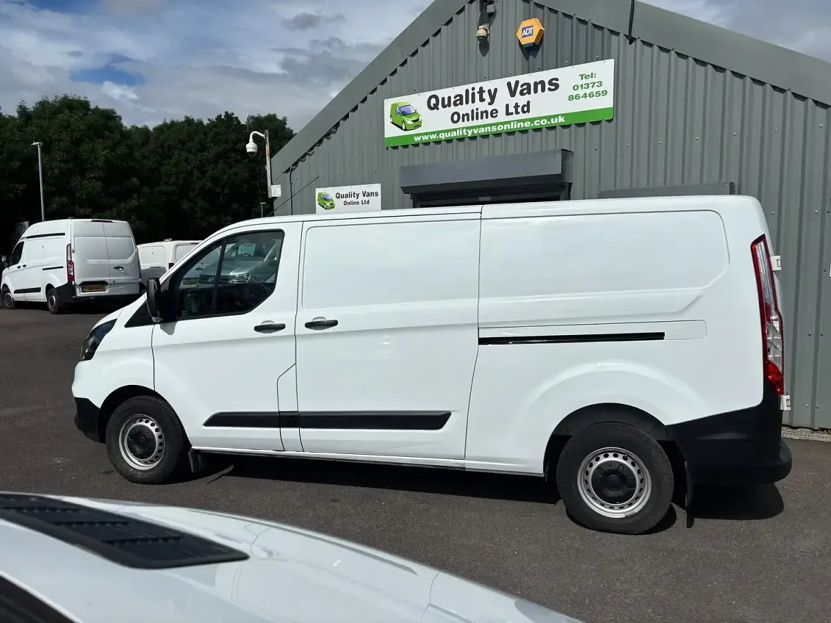 Used Ford Transit Custom 105 HP (77 kW) 2022 White Van