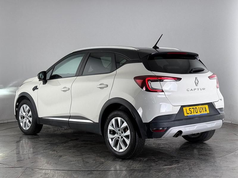 Used Renault Captur Iconic 131 HP (96 kW) 2020 White/black SUV