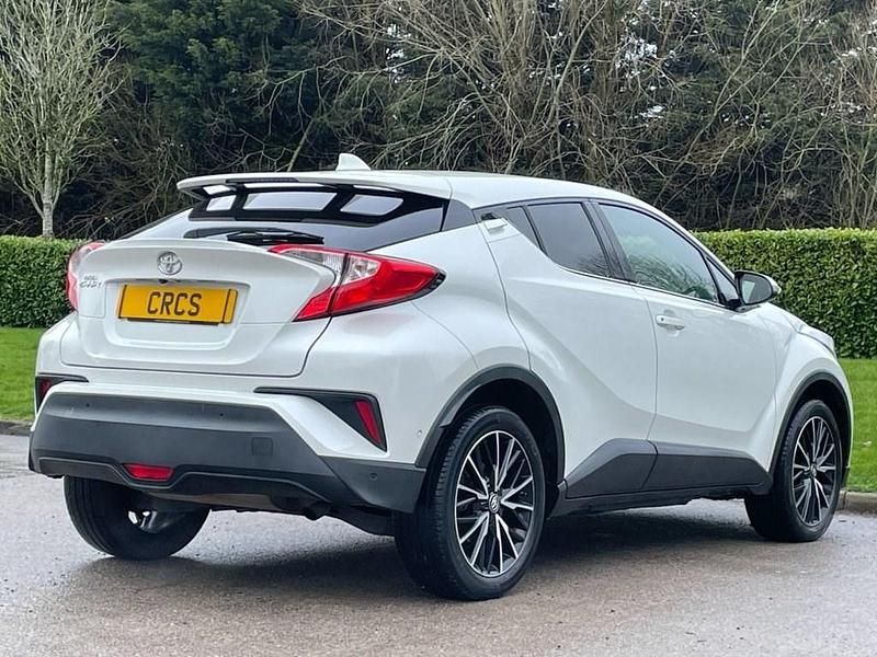 Used Toyota C-HR 115 HP (84 kW) 2017 White SUV