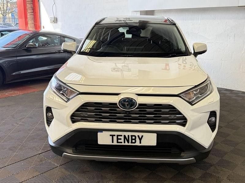 Used Toyota RAV4 218 HP (160 kW) 2019 White SUV