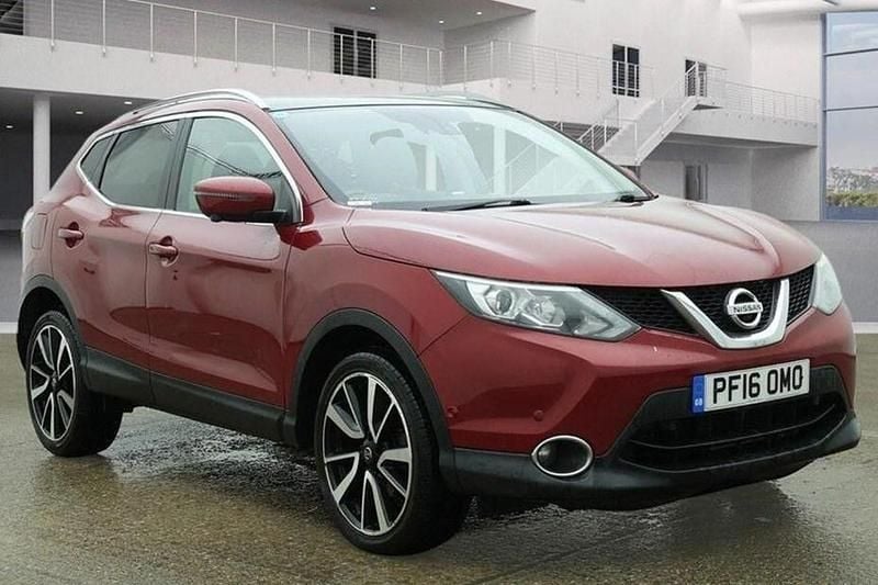 Used Nissan Qashqai S 115 HP (84 kW) 2016 Red SUV