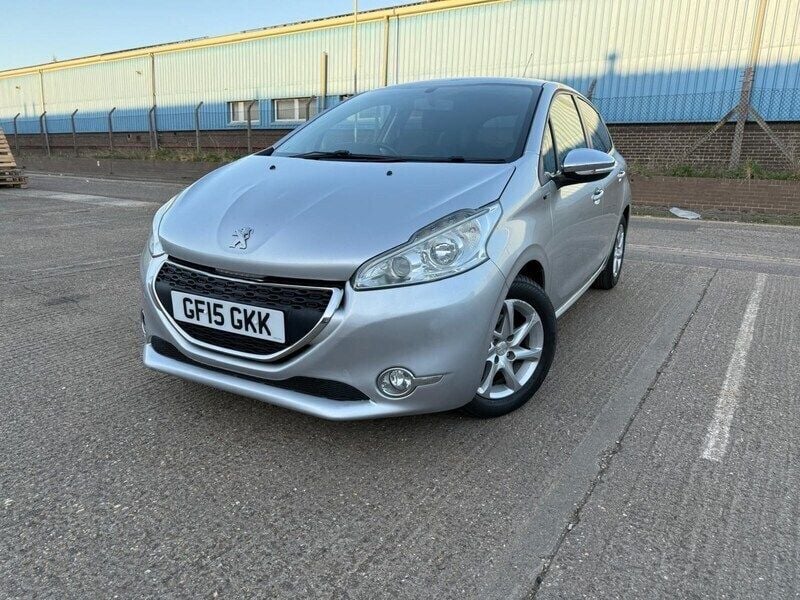 Silver Used 2015 Peugeot 208 Style Hatchback | £2,440 (Good price) - Image 1/4