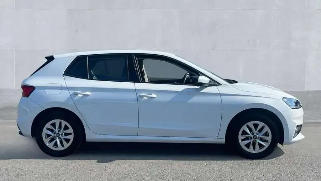 Used Skoda Fabia SE 95 HP (69 kW) 2025 White Hatchback