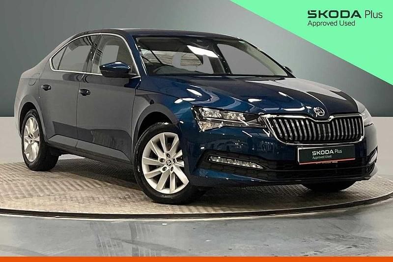 Petrol blue metallic Used 2022 Skoda Superb SE Hatchback | £18,490 (Fair price) - Image 1/4