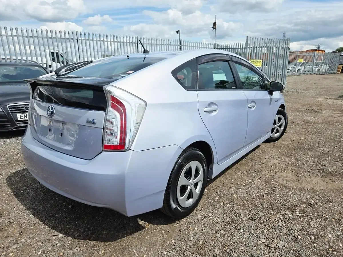 Used Toyota Prius T3 2015 Purple Hatchback