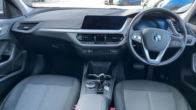 Used BMW 118 Comfort Edition 136 HP (100 kW) 2023 Red Hatchback