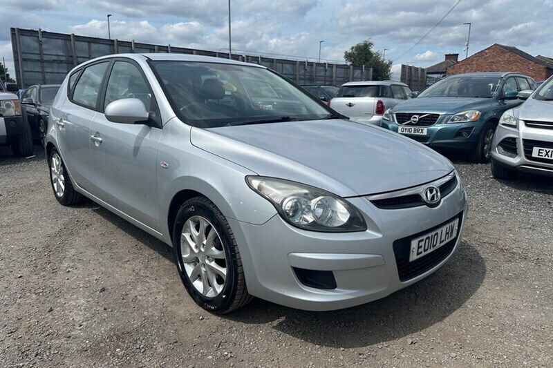 Silver Used 2010 Hyundai i30 Comfort Hatchback | £1,599 (Fair price) - Image 1/1
