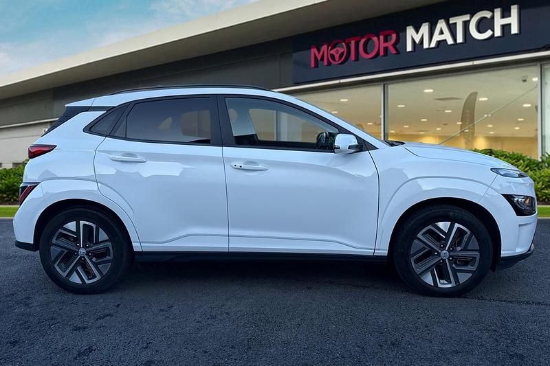 Used Hyundai Kona Premium 100 kW (136 HP) 2023 White SUV