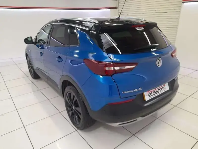 Used Vauxhall Grandland X Design Edition 130 HP (95 kW) 2019 Blue SUV