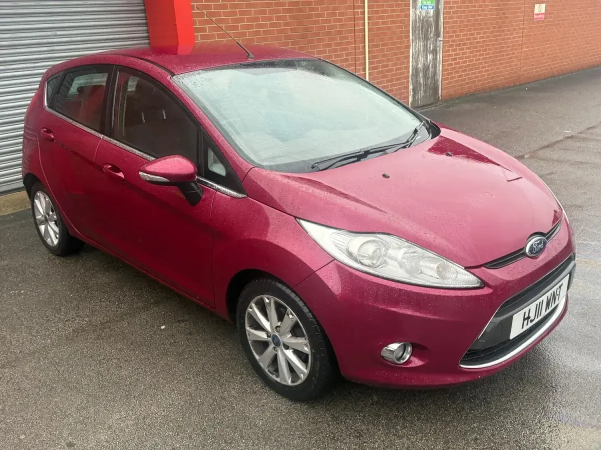 Used Ford Fiesta Zetec 96 HP (70 kW) 2011 Pink Hatchback