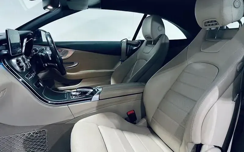 Usado Mercedes C200 AMG line 184 HP (135 kW) 2018 Azul Cabrios