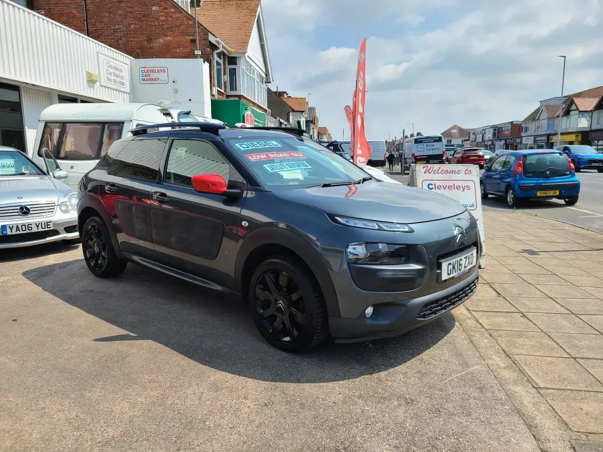 Used Citroën C4 Cactus Flair 100 HP (73 kW) 2016 Grey Hatchback