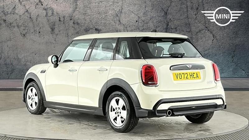 Used Mini Cooper Classic 134 HP (98 kW) 2022 White Hatchback