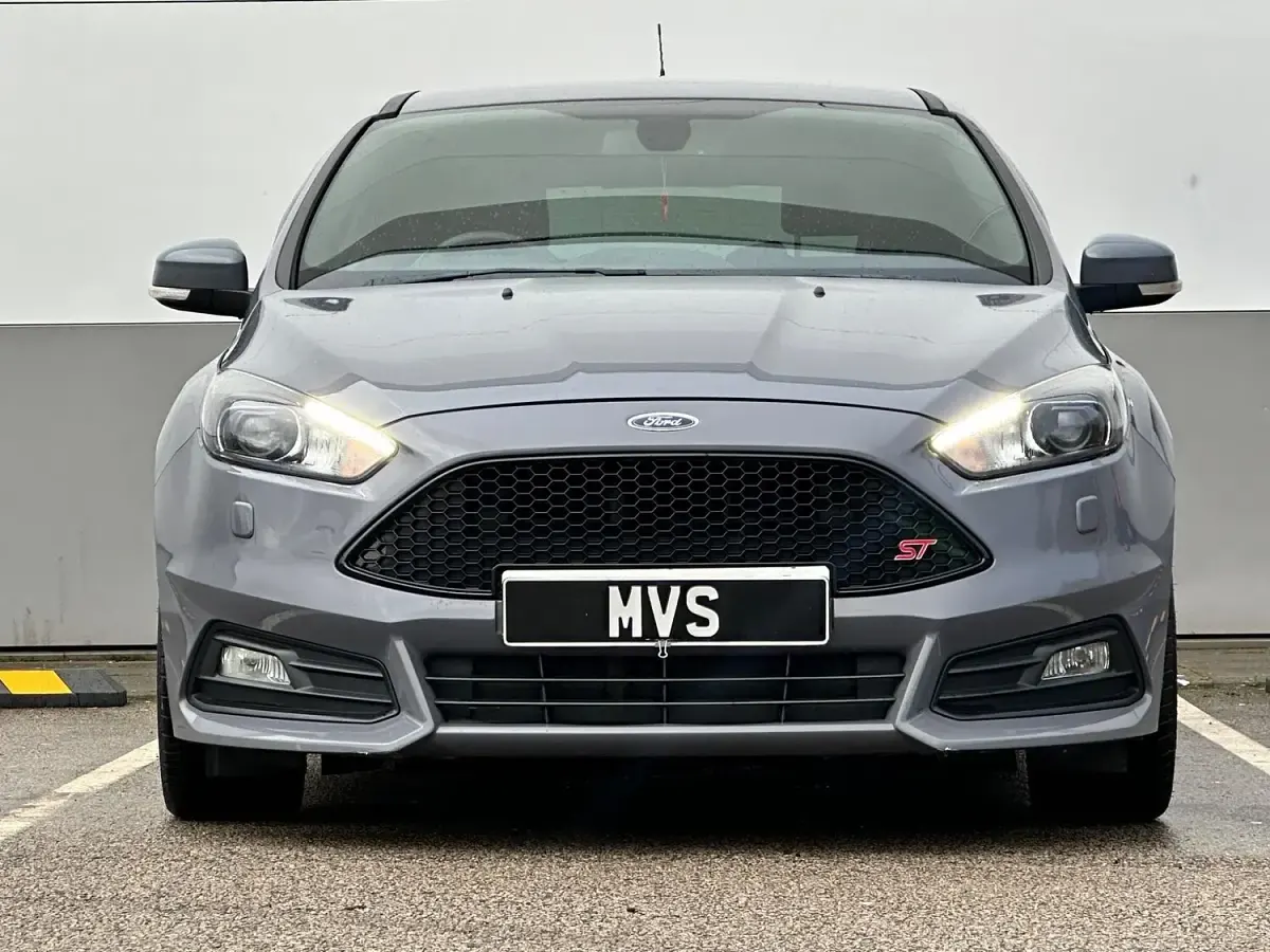 Used Ford Focus ST 185 HP (136 kW) 2016 Grey Hatchback