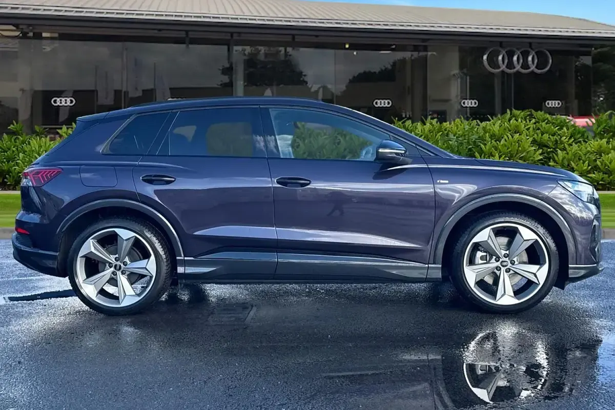 Nuevo Audi Q4 e-tron Black Edition 150 kW (204 CV) 2026 Púrpura SUV