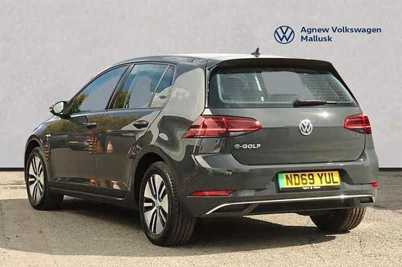 Begagnad VW e-Golf 99 kW (135 HK) 2020 Grå Halvkombi