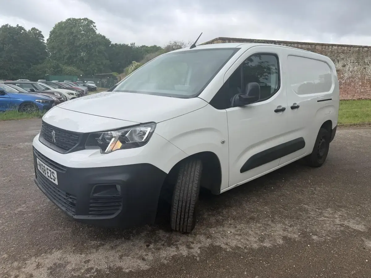 Used Peugeot Partner 2019 White MPV