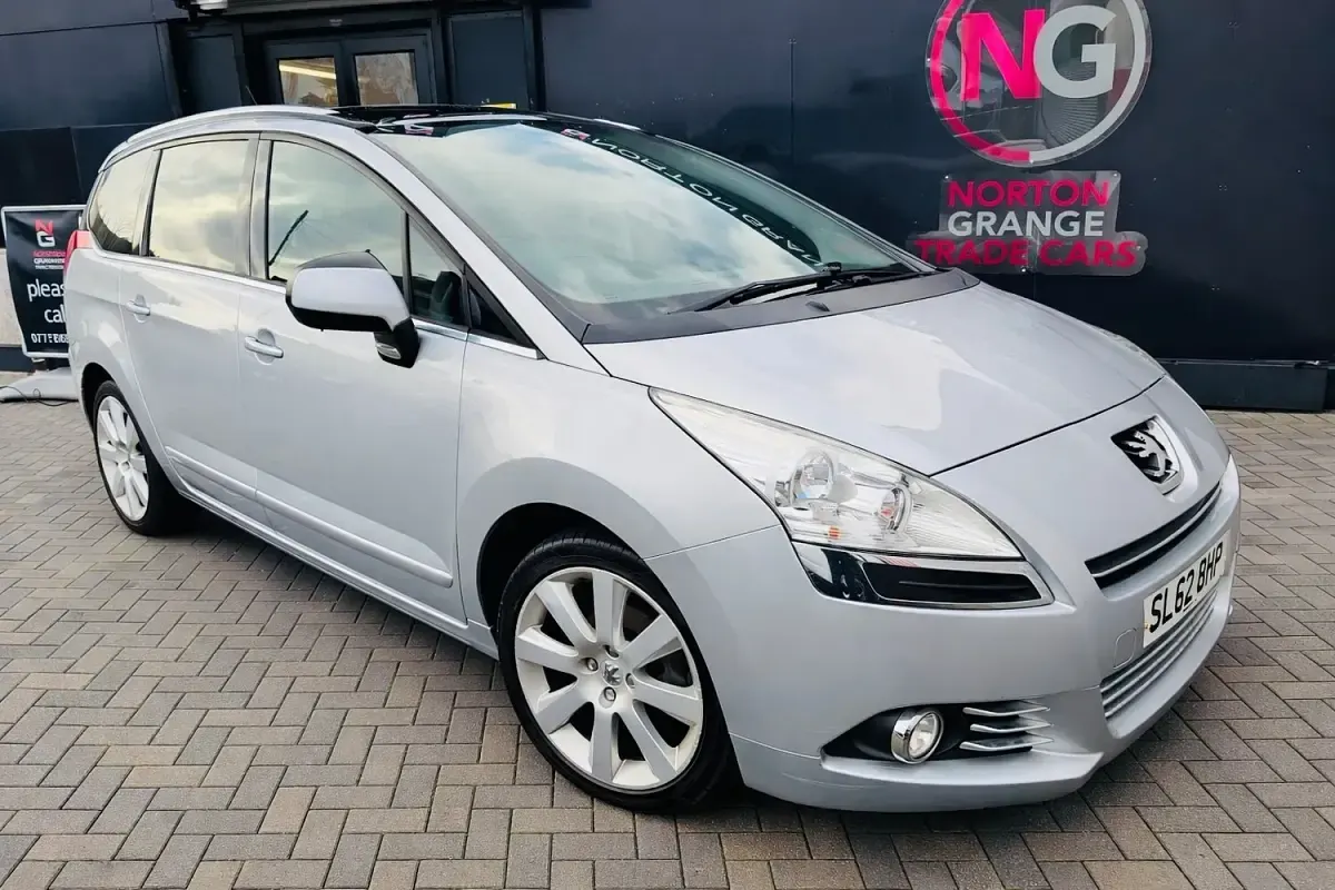 Used Peugeot 5008 Allure 112 HP (82 kW) 2012 Silver MPV