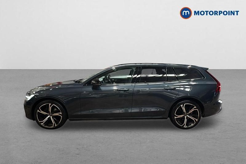 Used Volvo V60 Plus 163 HP (119 kW) 2022 Blue Estate