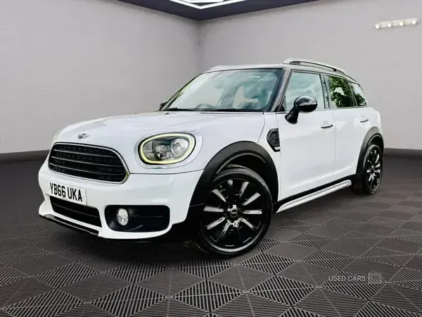 Używany Mini Cooper D 150 KM (110 kW) 2017 Biały Hatchback